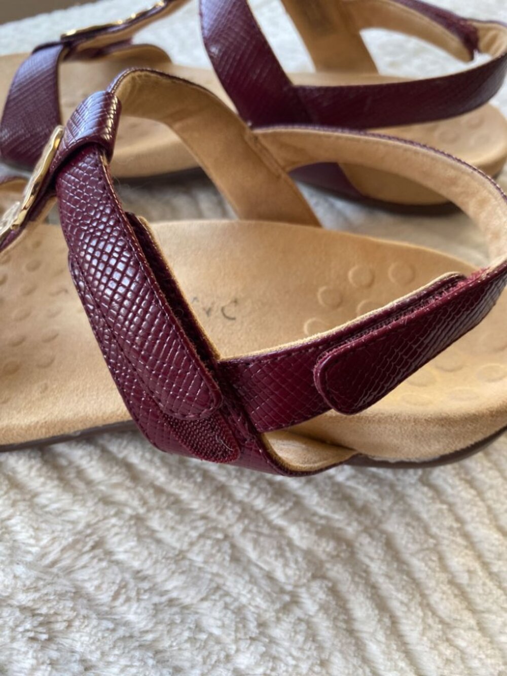 Vionic Farra Lizard Dark Red - Gold Metal Medallion Sandals 8 - Picture 5 of 9